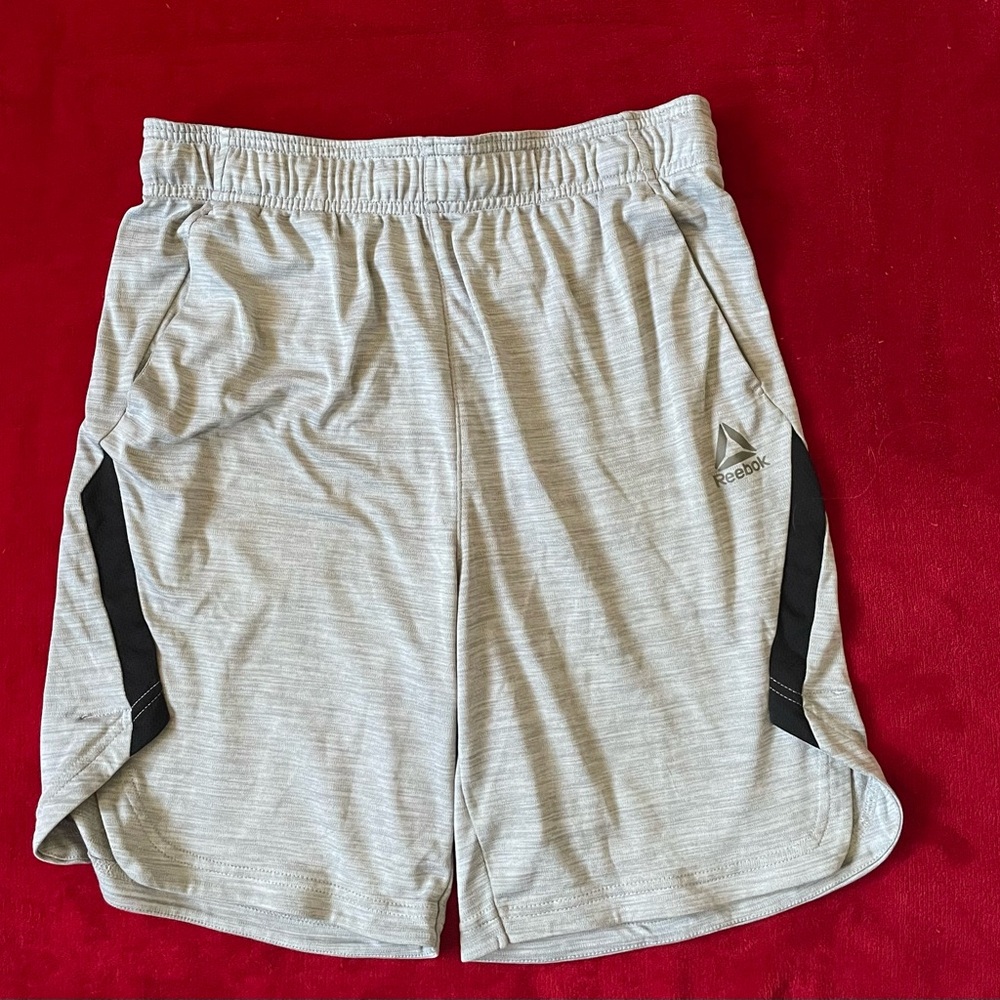 Reebok Men's Elastic Waist Athletic Workout Gray Pleated Shorts Size: M